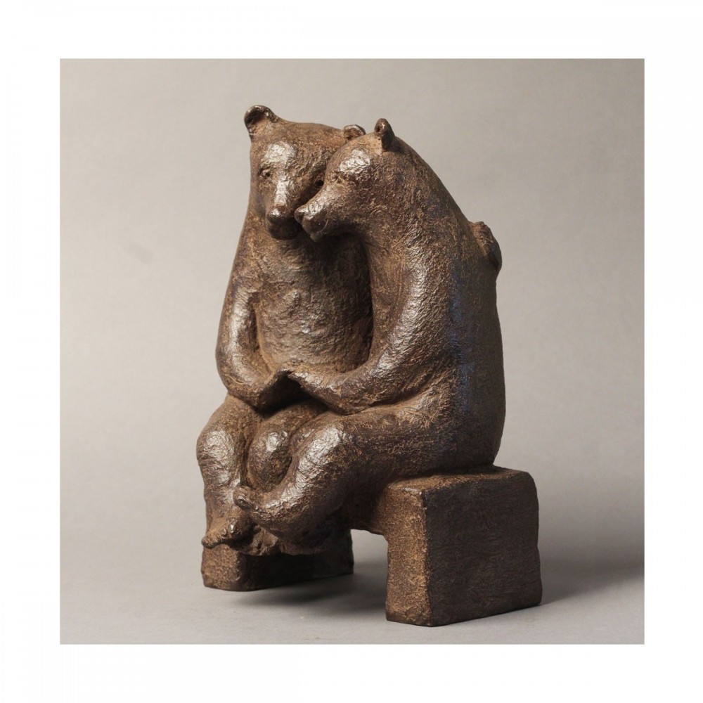 Sculpture de Sophie Verger Les fiancés sur un banc en bronze de face