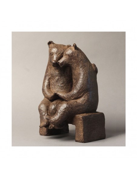 Sculpture de Sophie Verger Les fiancés sur un banc en bronze de face