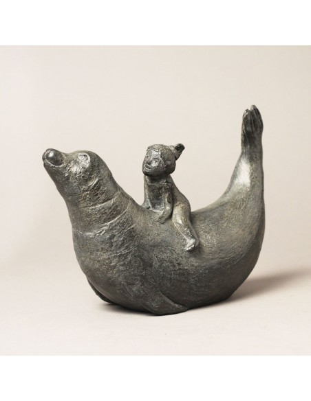 Sculpture de Sophie Verger La petite baigneuse en bronze de face
