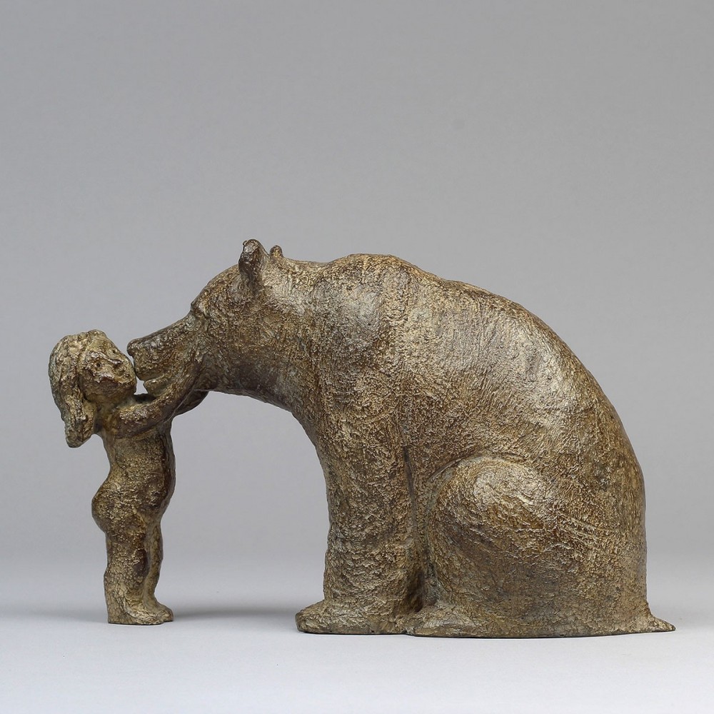 Sculpture de Sophie Verger Mon ours en bronze de profil