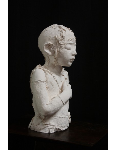 Sculpture de Evelyne Galinski Lue en porcelaine, profil droit