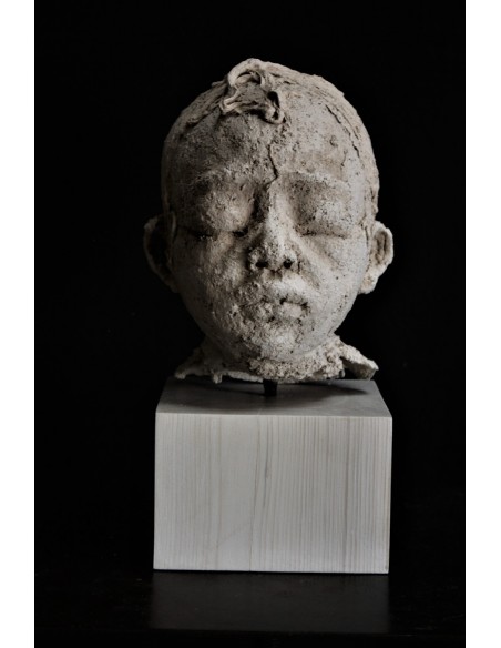 Sculpture de Evelyne Galinski Zan en terre de face